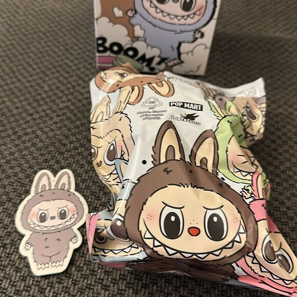 NWT from Popmart boutique sesame bean Macaron labubu - Picture 5 of 6